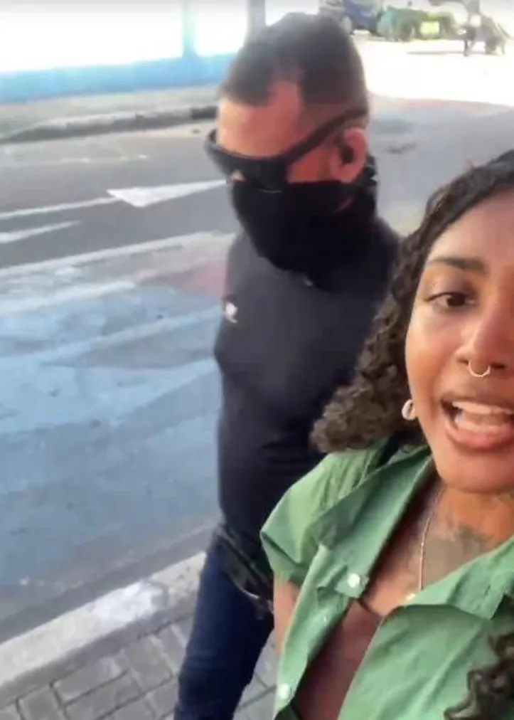 Imagem ilustrativa da imagem Tatuadora baiana é vítima de racismo em Fortaleza: “gerente alegou que se confundiu”