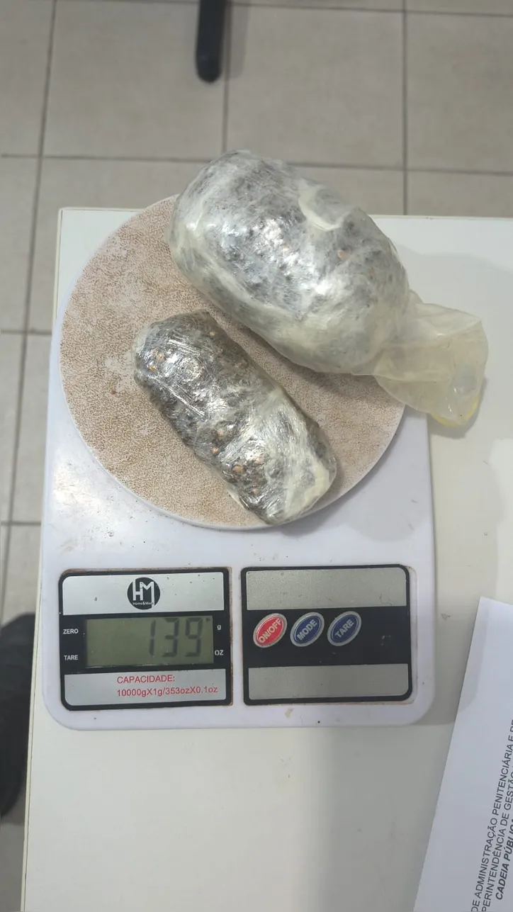 Material teria sido abandonado por uma das duas visitantes