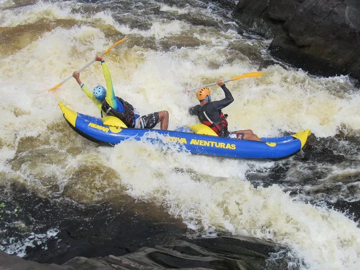 Além de canoagem também é possível praticer rafting no Rio de Contas, em Taboquinhas