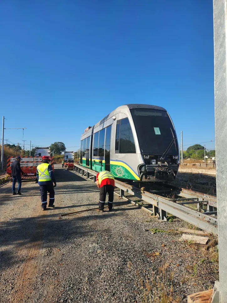 Últimos trens do VLT saindo do Mato Grosso