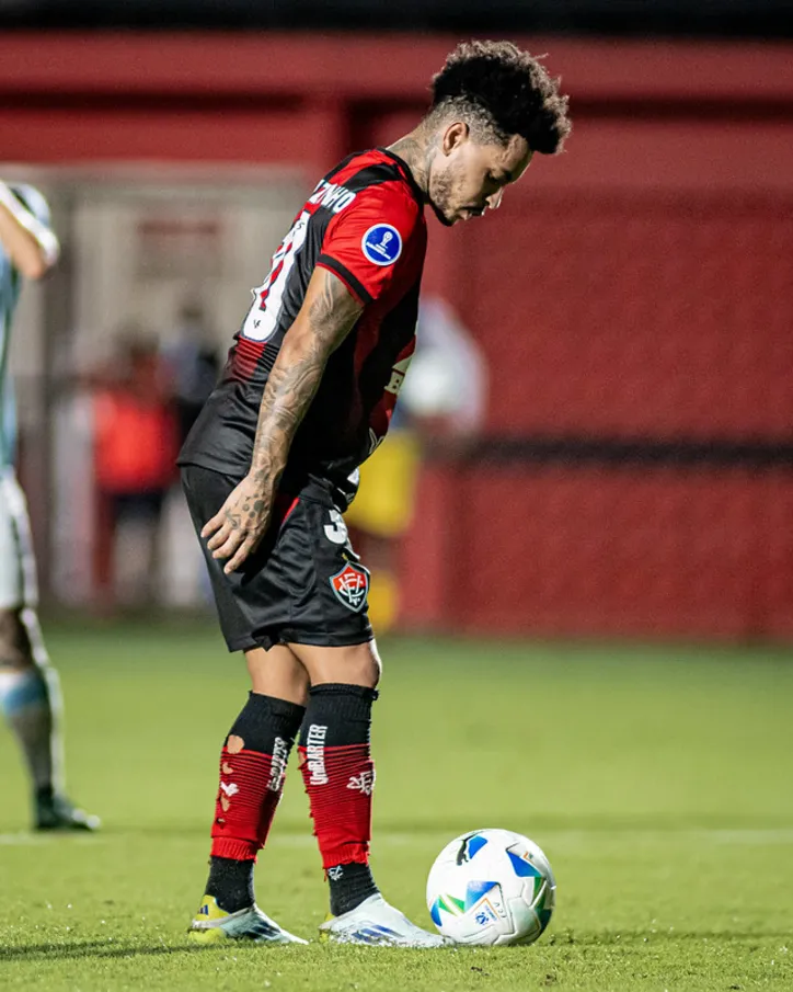 Matheuzinho na marca da cal