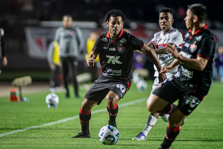 Vitória e São Paulo se enfrentaram pela 19ª rodada do Brasileirão