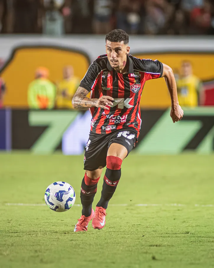 Baralhas é titular absoluto do Vitória no Campeonato Brasileiro