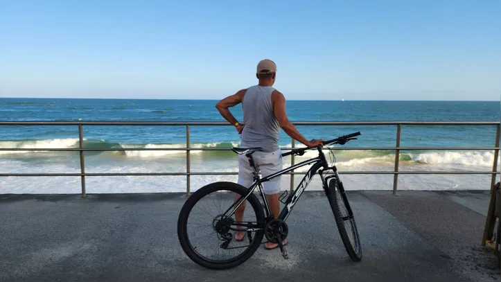 Arivaldo Ferreira Filho, ciclista na orla da Pituba