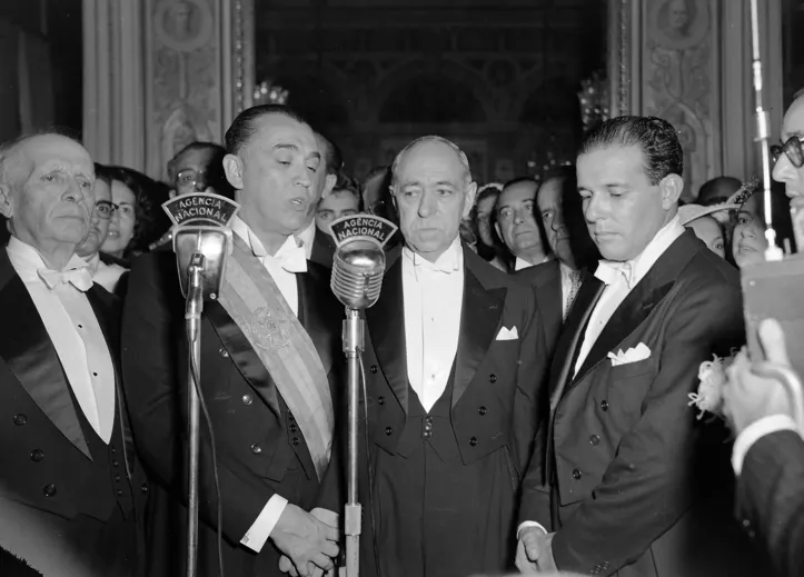 Juscelino Kubitschek e João Goulart, seu vice, durante a posse