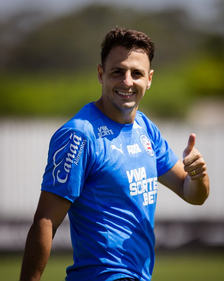 Arias retorna e fica à disposição do Bahia