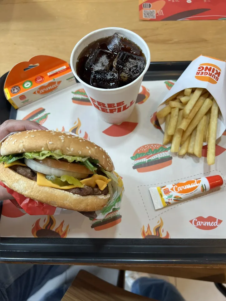 Imagem ilustrativa da imagem Burger King afunda em dívidas, pede falência e deixa país