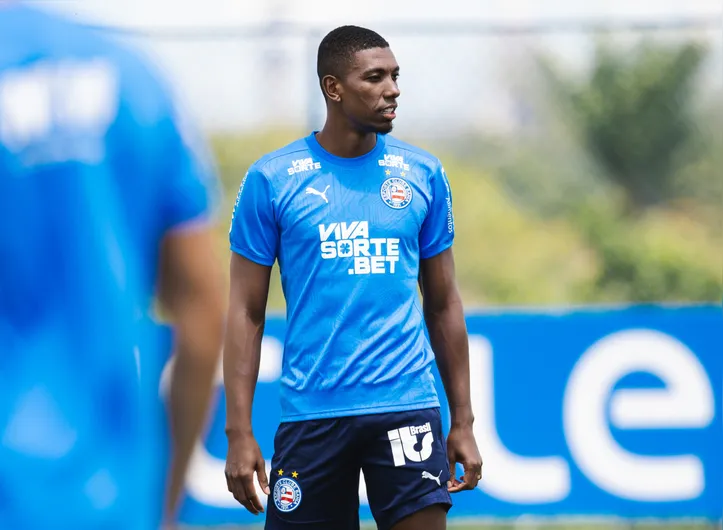 Kanu em treinamento pelo Bahia