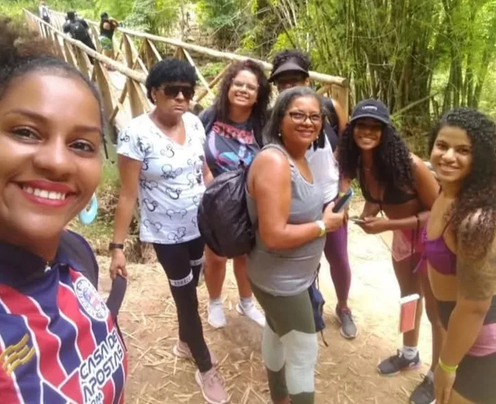 Simone (camisa do Bahia), levou a família para conhecer a Cachoeira do Urubu, após ver dicas de uma influencer digital