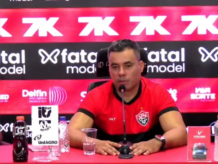 Jair Ventura durante coletiva