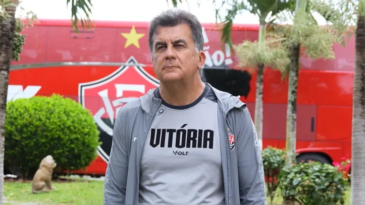 Fábio Mota durante pronunciamento