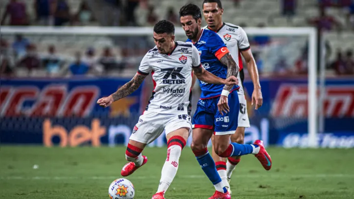Fortaleza e Vitória em campo na Arena Castelão