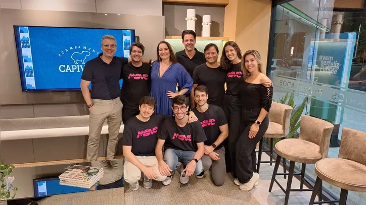 Agência Diva e as equipes: Move, Stripulia, Maurício Mazza e G
Dance