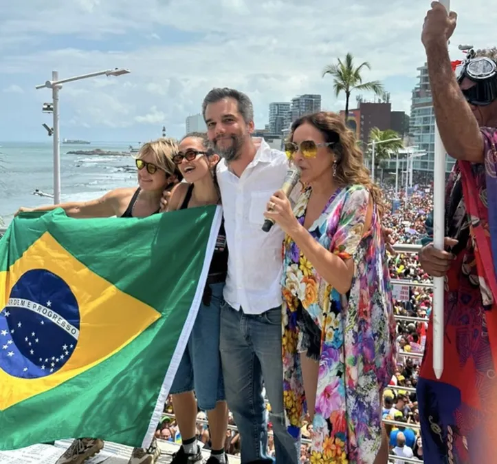 Lanlan, Nanda Costa, Wagner Moura e Daniela Mercury em Salvador