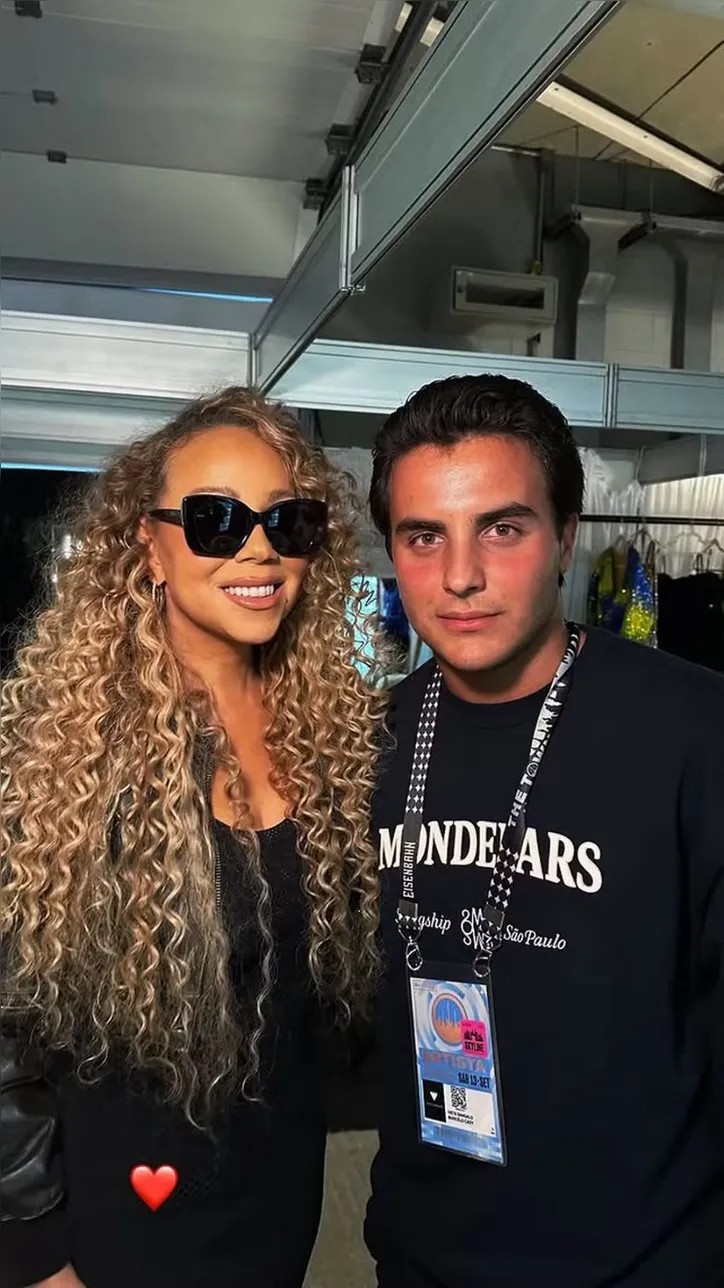 Marcelo e Mariah juntos no camarim