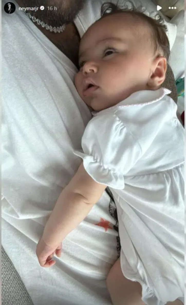 Imagem ilustrativa da imagem Neymar publica foto com a filha caçula e encanta fãs: "Muito linda"