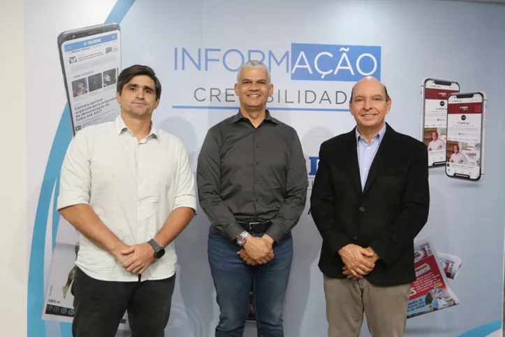 João de Mello Leitão, presidente do Grupo A TARDE; Pablo Roberto, vice-prefeito e secretário municipal de Educação de Feira de Santana e Luciano Neves, diretor de Relações Institucionais de A TARDE