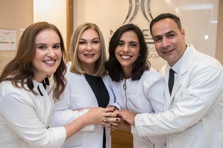 Cláudia Costa, Ana Teresa Amoedo, Juliana Bahia e Alexandre
Ibrahim, médicos reumatologistas e sócios da Novaimuno