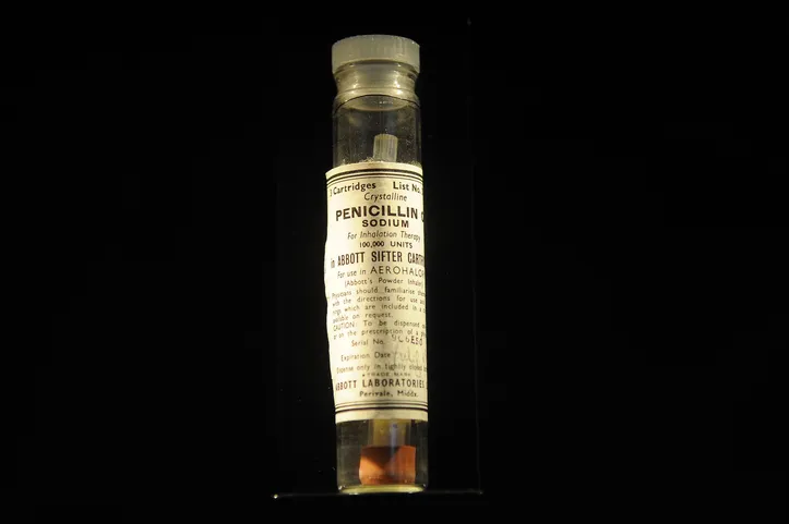 Frasco histórico da penicilina como era distribuída nos tempos da II Guerra