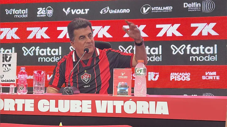 Fábio Mota durante coletiva no Barradão