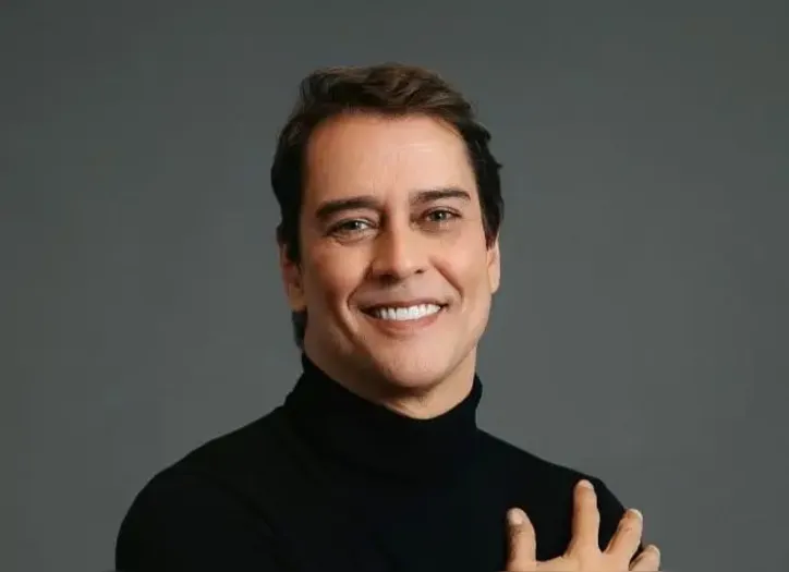 Marcello Antony trabalha como corretor de imóveis de luxo