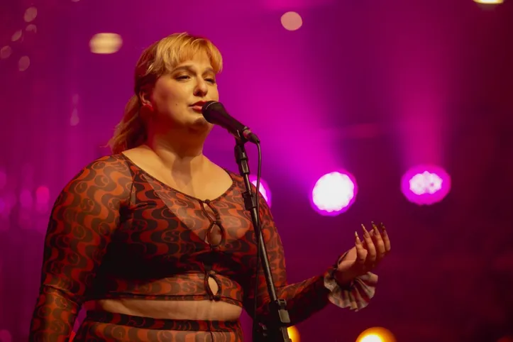 Alice Caymmi prestará tributo à sua família