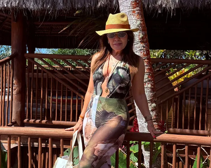 Em clima de descanso, Anna Libório curte o litoral sul da Bahia