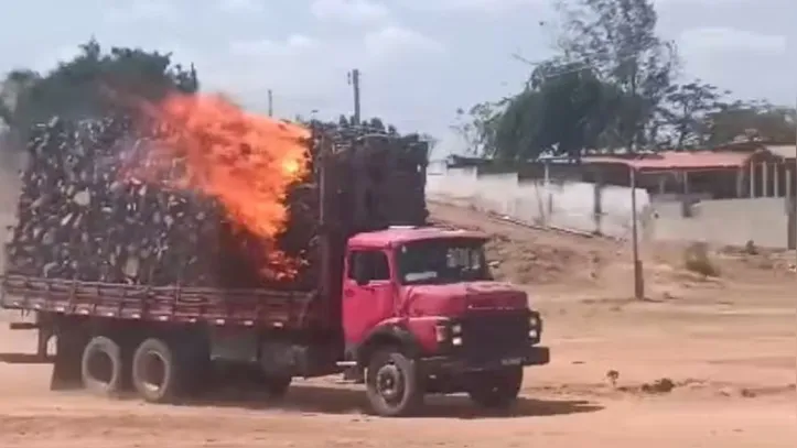 Caminhão em chamas