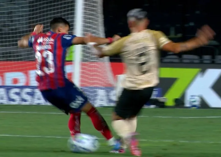 Imagem ilustrativa da imagem Vasco x Bahia: áudios do VAR de lances polêmicos são expostos pela CBF