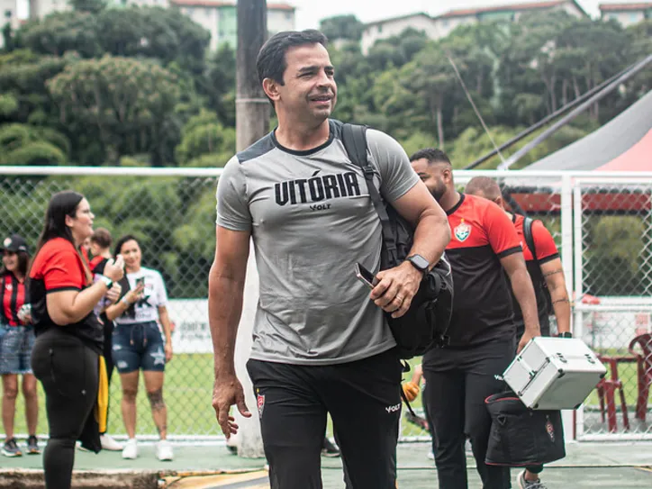 Cleber Santos, auxiliar do Vitória