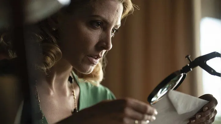 Cena de As Linhas Tortas de Deus