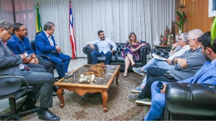 Reunião do Sindicato dos Servidores, presidente da ALBA e líder da oposição, Tiago Correia (PSD)