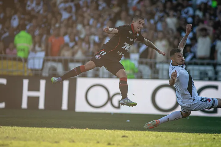 Aitor Cantalapiedra marcou o primeiro gol do Vitória na derrota para o Vasco