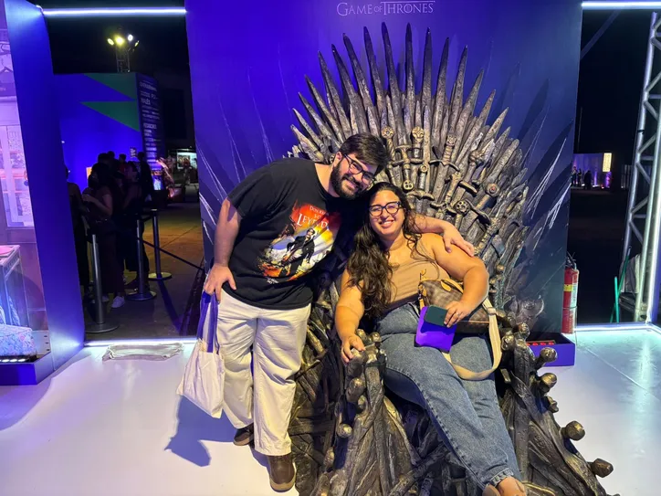 Matheus Almeida e a esposa juntos