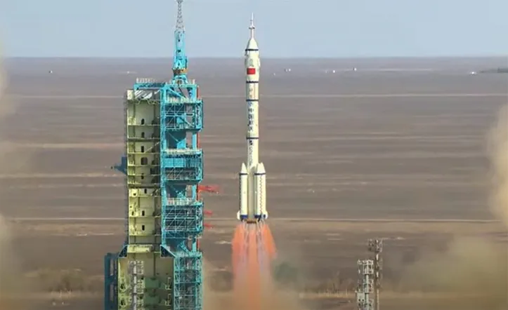 Foguete Long March-2F lançou a tripulação ao espaço em 24 de abril de 2025