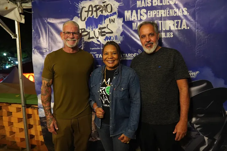 Margareth Menezes ao lado dos idealizadores do Capão in Blues, Ildázio Tavares Jr. e José Alves