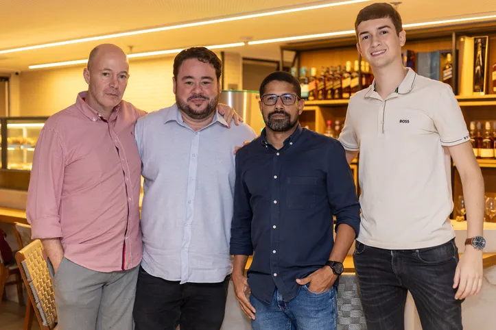 André Faro (CEO), Alexandre Reis (imprensa), Danilo Portugal
(comercial) e Matheus Faro (sócio) no Almacen do Barra (Leo Trindade)