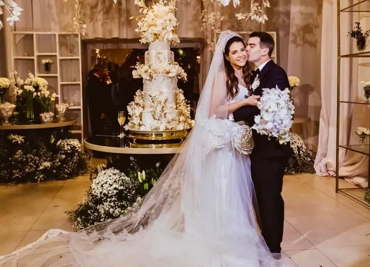 Christian Bonneau e Gabrielle Guanaes Dutra selam o amor em
emocionante celebração