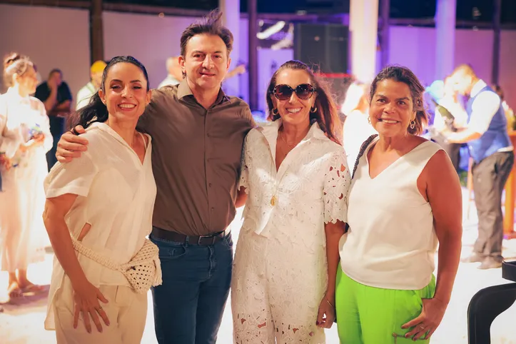 Karina Brito, André Podhorodeski, Mirela Gedeon e Daniela Falcão
prestigiam o Barra Fashion Wellness (Roberto Abreu)