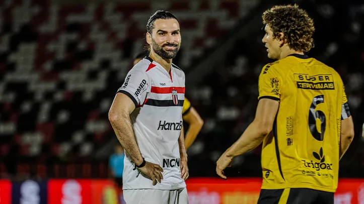 Imagem ilustrativa da imagem Atacante ex-Bahia e Vitória está próximo de se tornar maior artilheiro da história da Série B