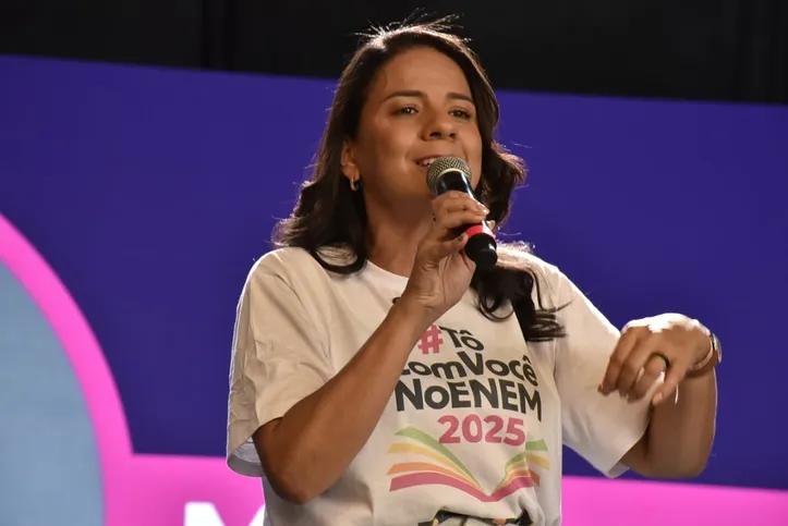 A secretária Rowenna Brito