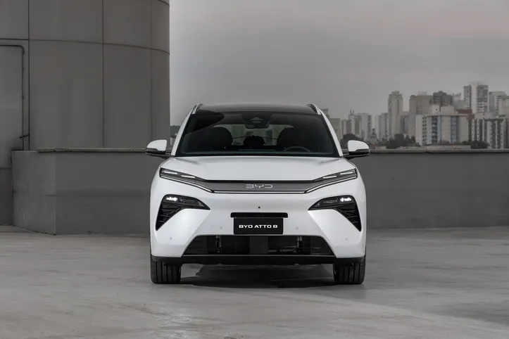BYD Atto 8 foi lançado no Salão do Automóvel