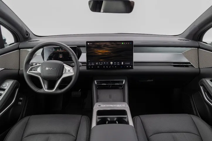 BYD Atto 8 foi lançado no Salão do Automóvel