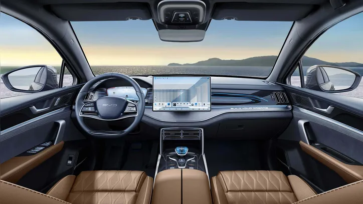 Interior do BYD Tan 2025