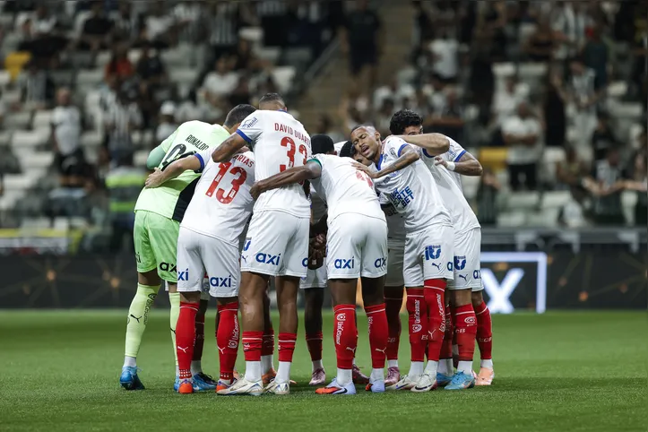 Jogadores em campo pelo Bahia