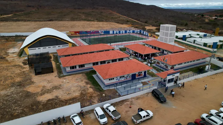 Escola estadual em Iramaia