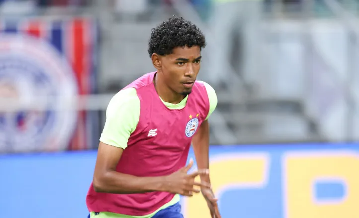 Vitinho em campo pelo Bahia