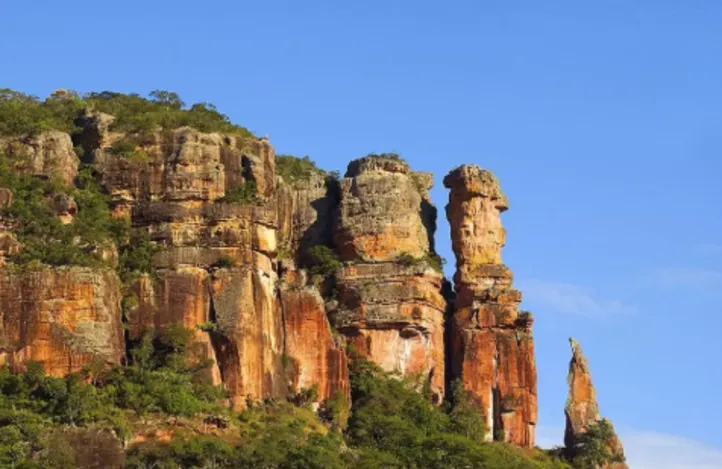 Imagem ilustrativa da imagem 10 cidades mais místicas do Brasil: OVNIs, portais e centros de energia esotérica