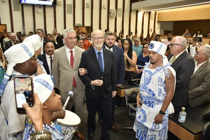 Imagem ilustrativa da imagem Carballal e Raul Jungmann são homenageados na Alba