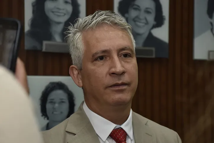 Imagem ilustrativa da imagem Carballal e Raul Jungmann são homenageados na Alba